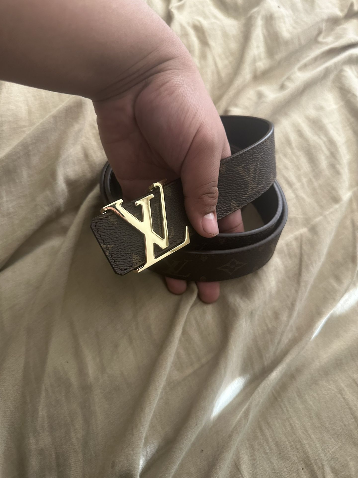 Red Gold Buckle Louis Vuitton LV Belt! Size 32-36! Brand New Highest  Quality! for Sale in Las Vegas, NV - OfferUp