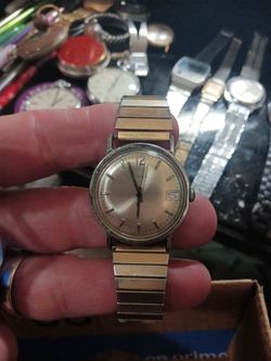 Vintage 1970s Timex watch keeps great time