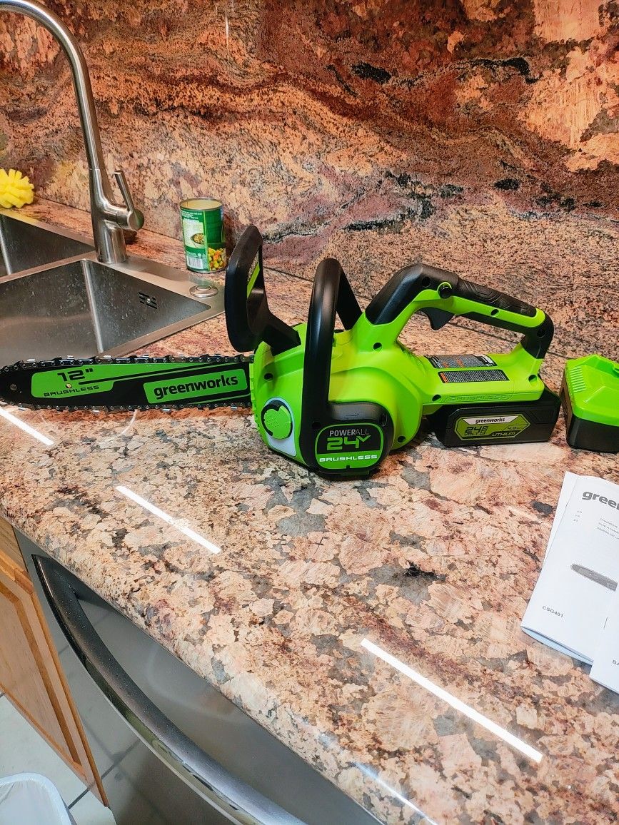 Brand New Greenworks 12in . Chainsaw With Battery 4AH. And Charger
