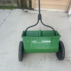 Scott’s Grass Seed Feeder Green