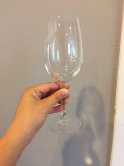 12 White Wine Glasses
