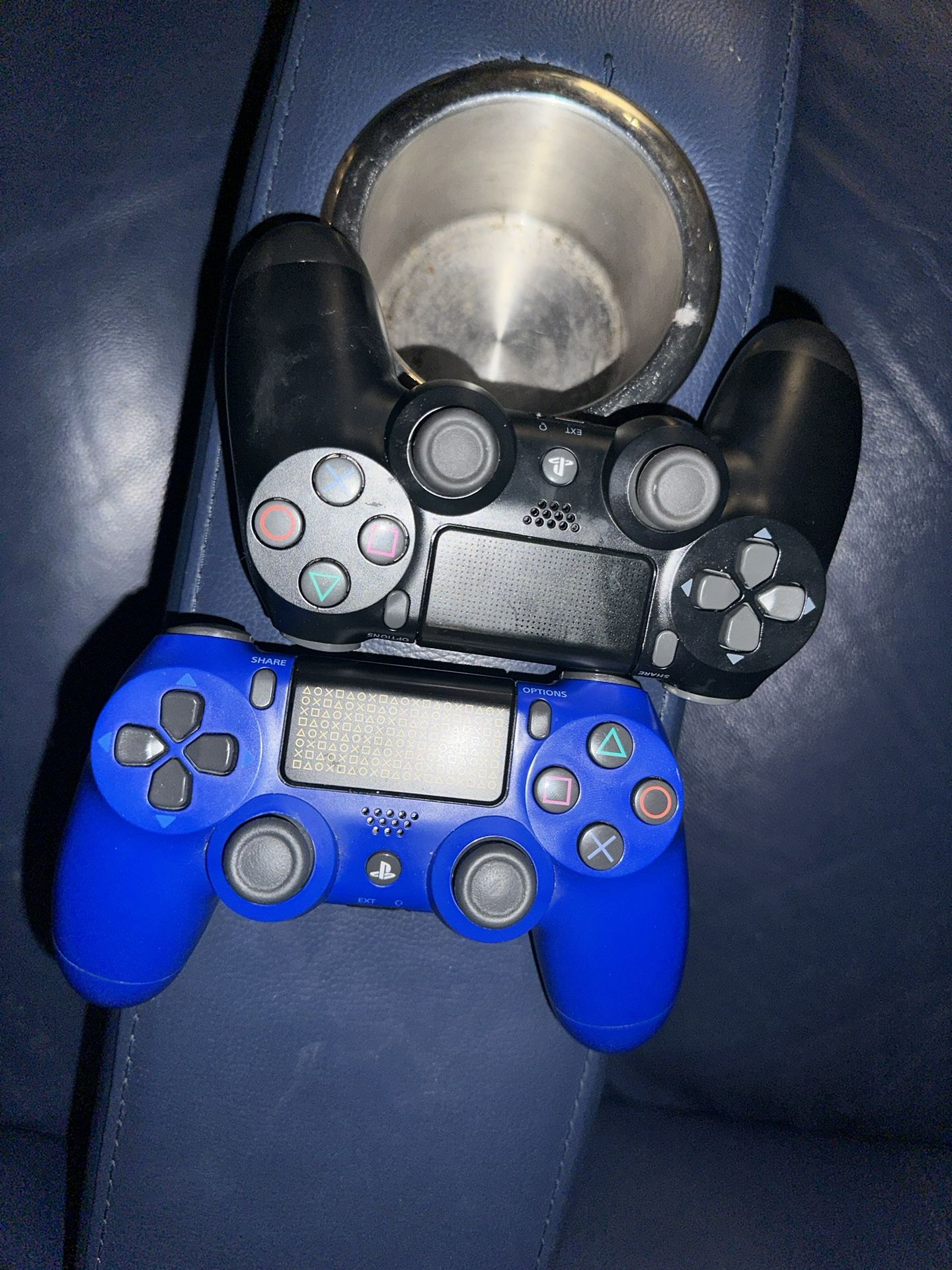 PS4 + 2 Controllers + Call Of Duty Modern Warfare III Installed Video games & Consoles