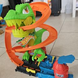 Hot Wheels City T-Rex Blaze Battle Playset