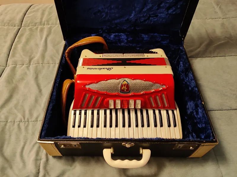 Stradivarius Accordion 16” Keyboard