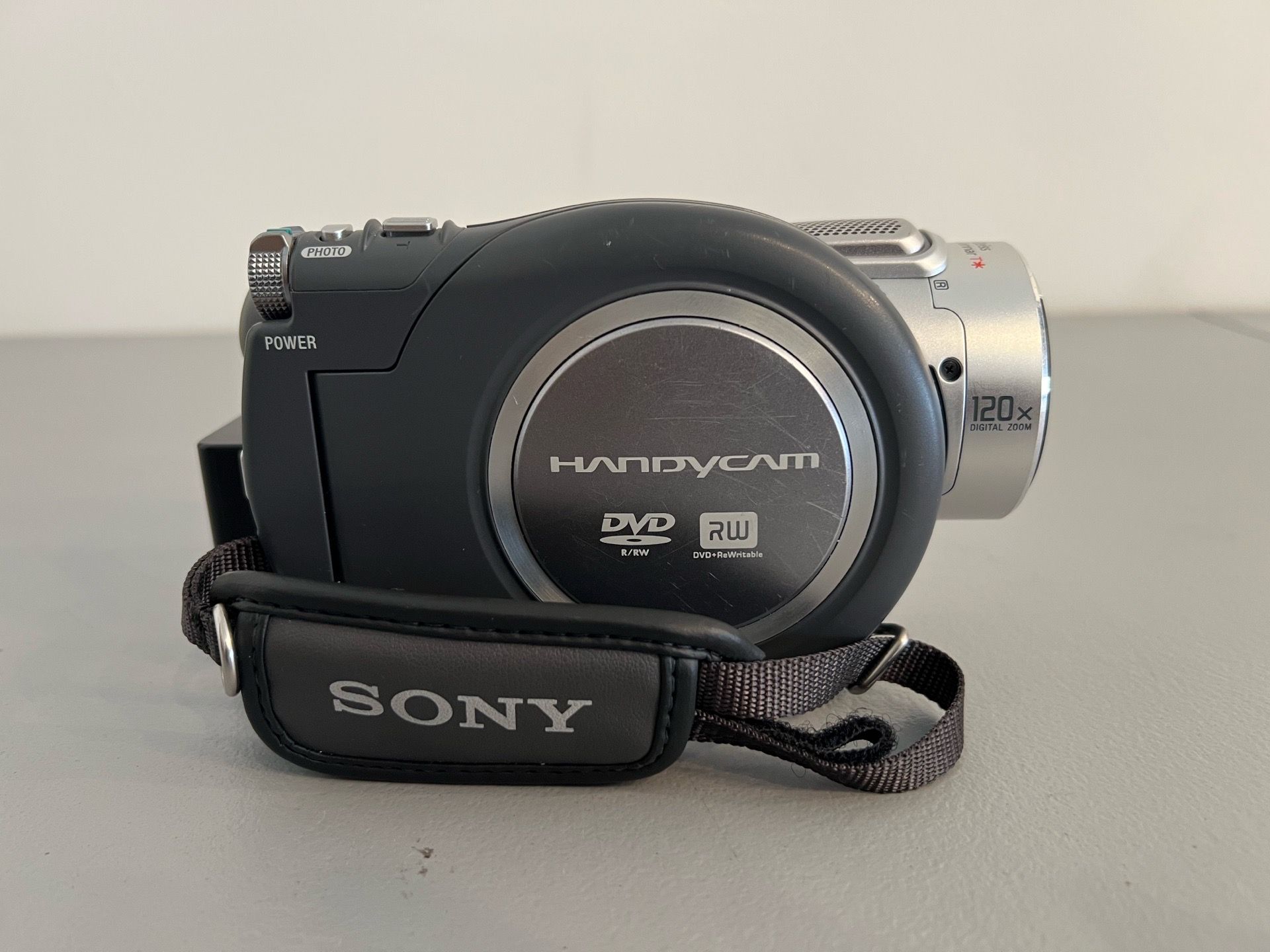 SONY HandyCam DCR-DVD405 Camcorder