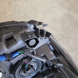 Headlight Driver Side - 2017 Subaru Forester 