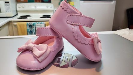 Pink dress shoes size 3-6 months