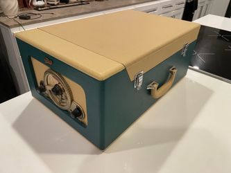 Vintage Pyle audio record player