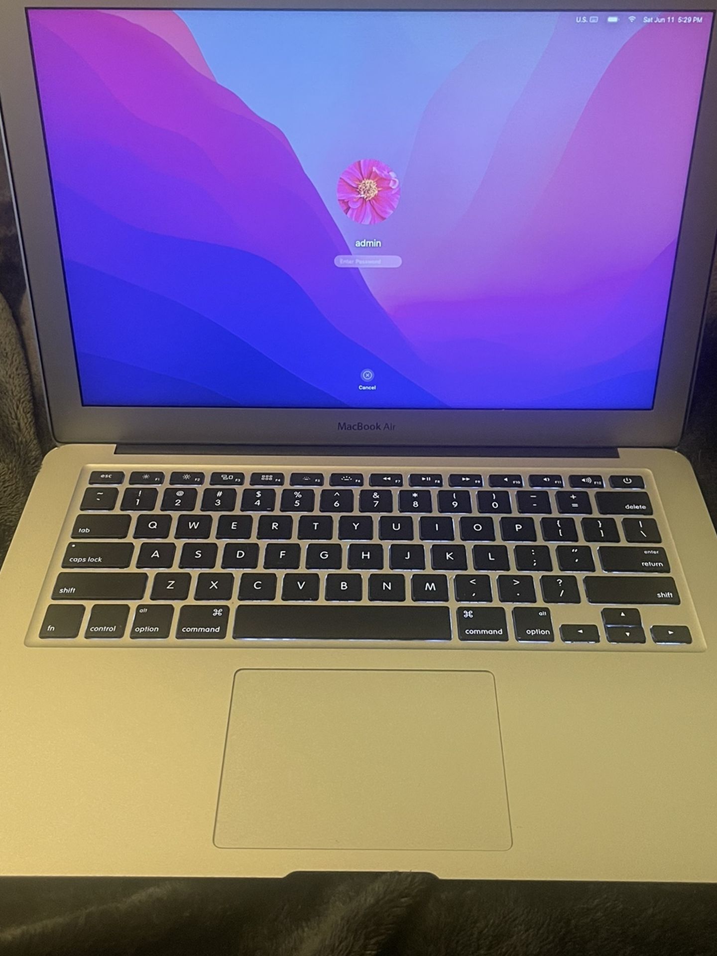 2015 Macbook Pro 13 Inch 1.6Ghz 8GB 128GB