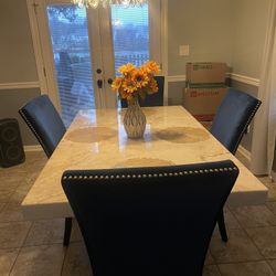 Table and chairs for sale