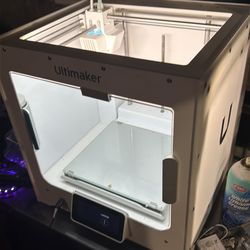 Ultimaker 3s 3D Printer w/ NFC Filament Recognizing