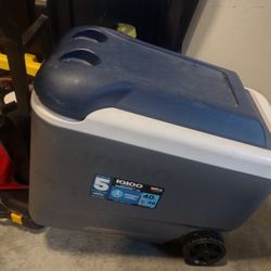 Igloo Max Cold 40 Quart Rolling Cooler