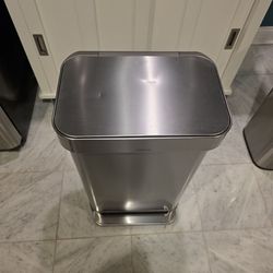 SimpleHuman trashcan + SimpleHuman trashbags
