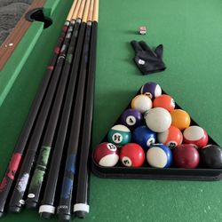 6.5 Ft Mizerak Pool Table With 6 Pool Sticks