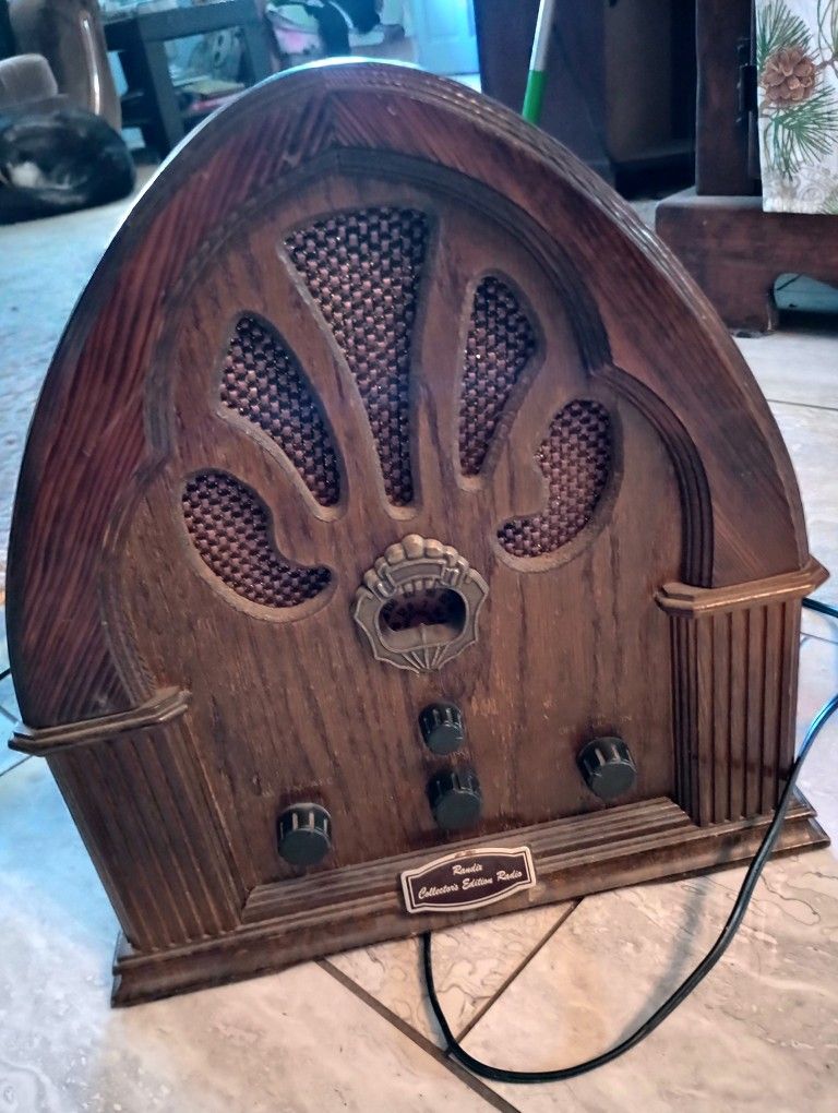 Collectors Edition Radio (Idk The Year) Works.