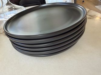 6 Black Plates