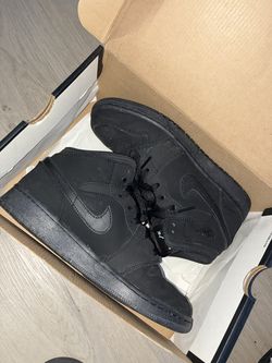 Womens Jordans 1s size 7y