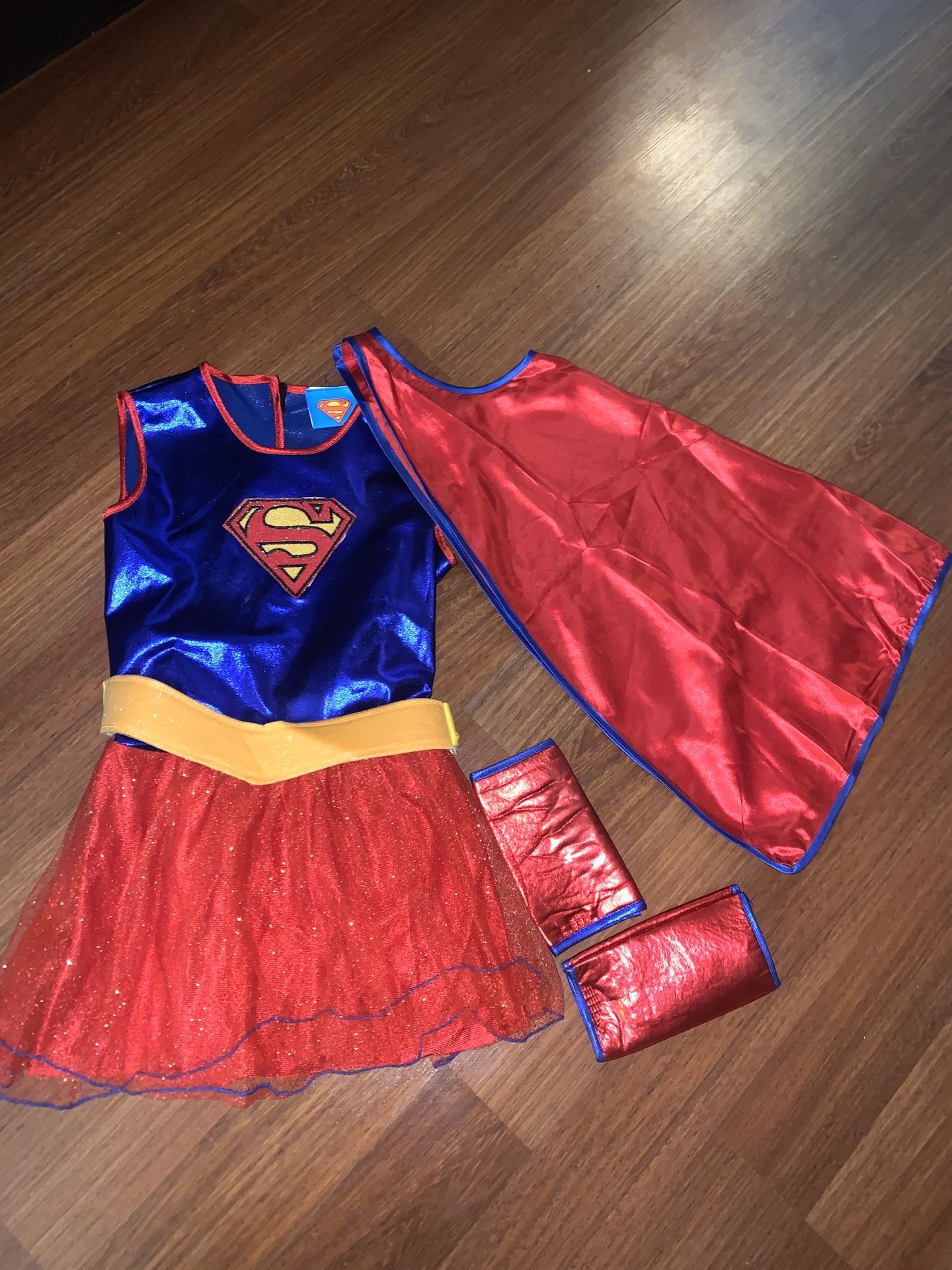 Supergirl costume size kids medium