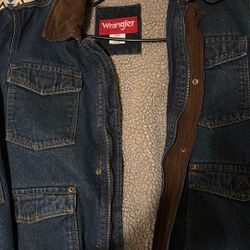 Women’s Wrangler Jacket Small But It Runs Bigger 