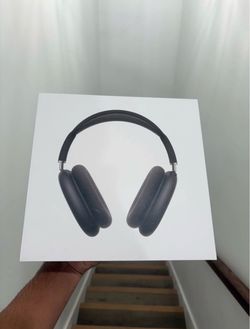AirPod maxes