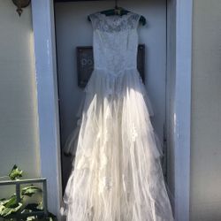 Vintage Floral Lace and Tulle Wedding Dress 1950s with Buttoned Back
