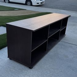 Entertainment center