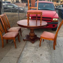 Kitchen Table And 4 Chairs