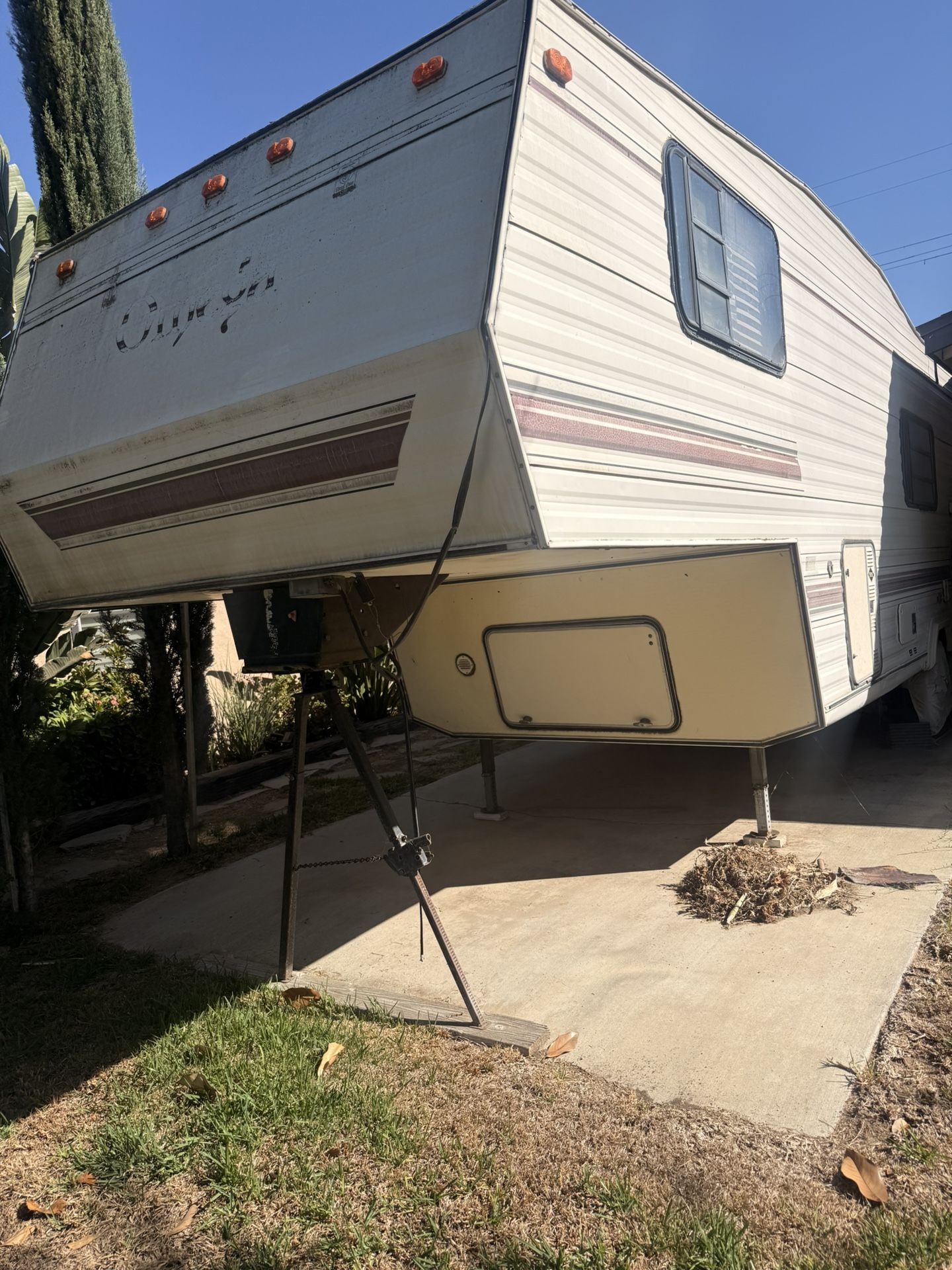 RV 5th Wheel Trailer 