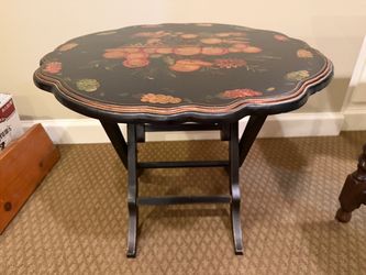 Painted Floral Folding Table Vintage in Great Condition 27 diameter x 22”h Smoke free household