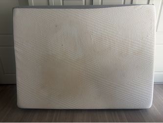 * Queen Memory Foam Mattress – Clean & Comfortable