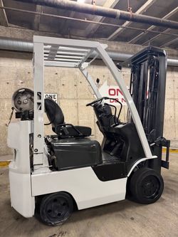 NISSAN forklift 3500 lb,3 stage for sale