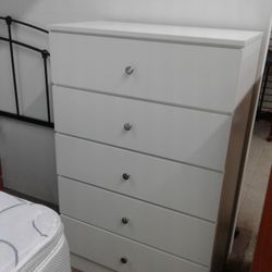 REDUCED FOR QUICK SALE. Factory Built 5 Drawer Chest Available In White, Black Or Cappuccino. $140