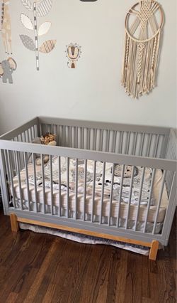 Baby crib + drawers