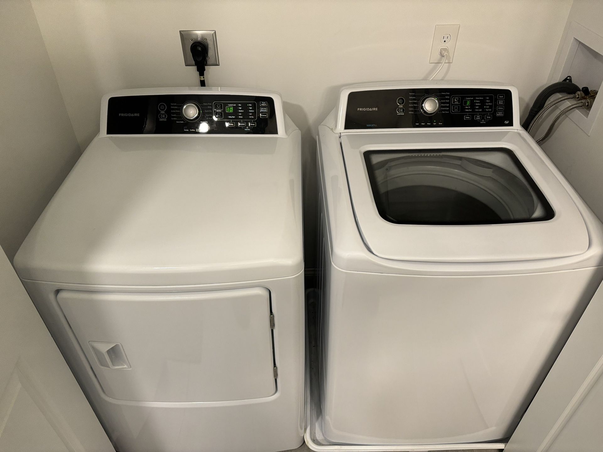 Frigidaire High Efficiency Electric Washer + Dryer Combo (Like New)