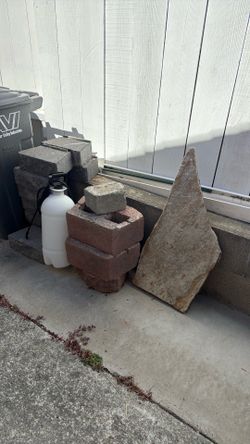 Free paver and retaining wall brick