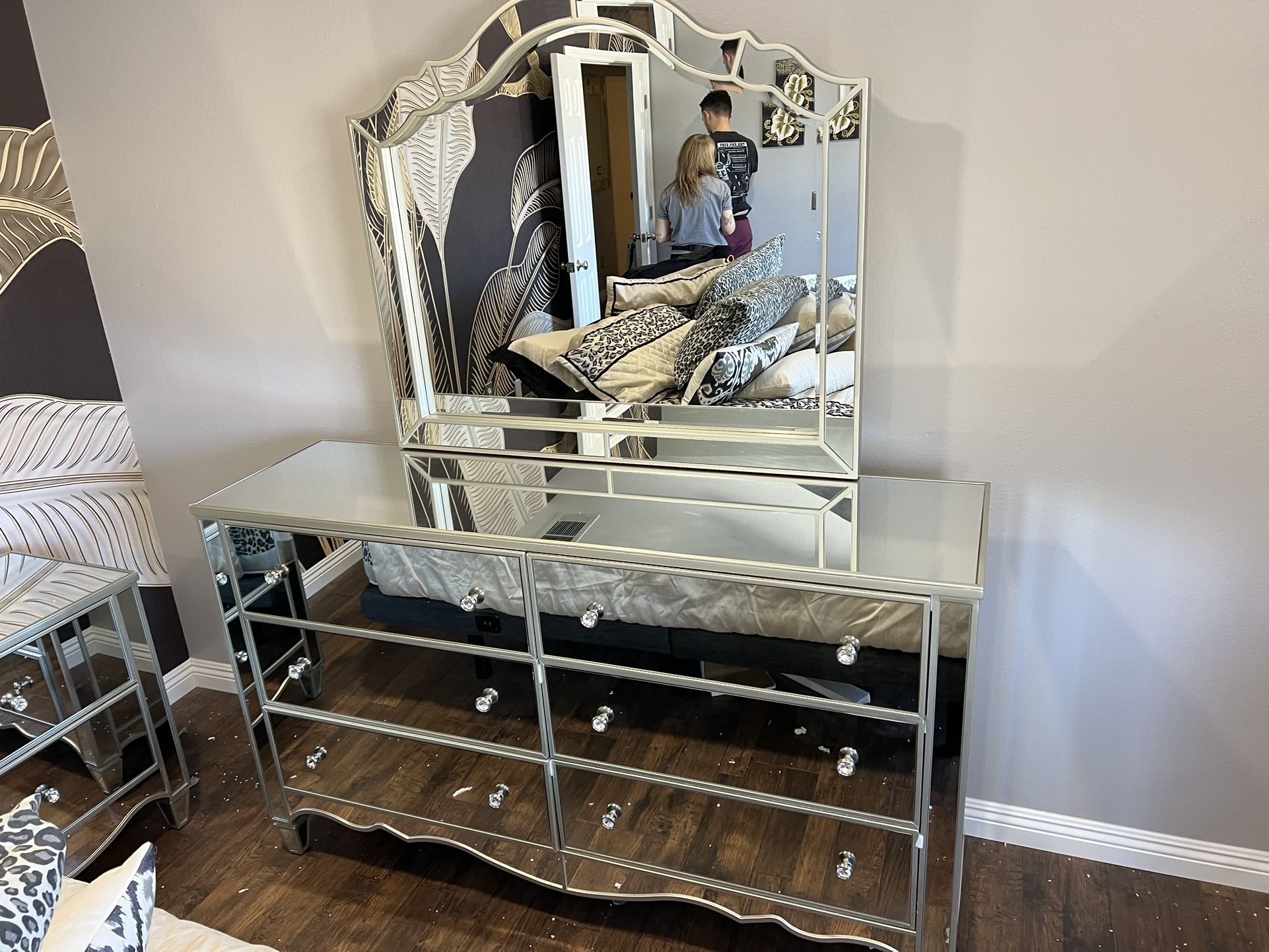 New Mirrored Dresser with Silver Crystal Knobs. 64Wx18Dx43H.  Free Delivery!