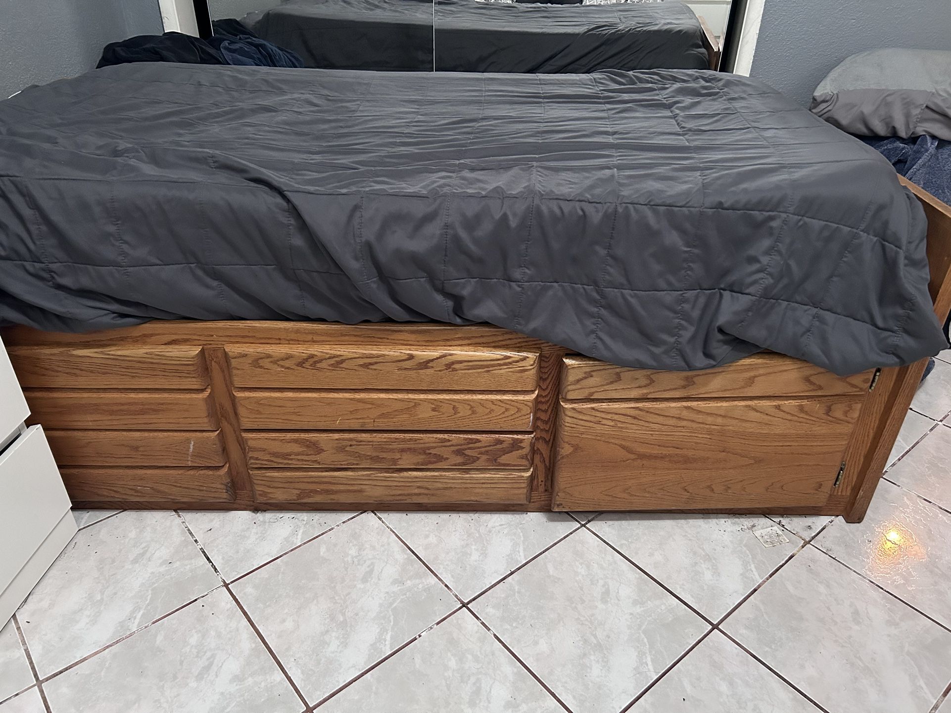 Twin Bed with 4 Drawers And Storage Drawer