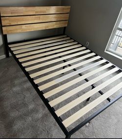 Bed Frame Full Size Like New !!!
