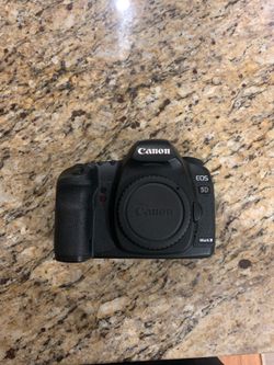 Excellent condition 5d mark ii with battery grip