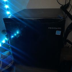 Mini Fridge Used NEED GONE ASAP!!! PICK UP ONLY