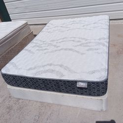 Full Size Mattress And Box Spring 