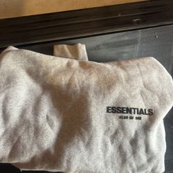 essential sweater 