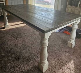 Farmhouse Dining Table with Baluster Legs
