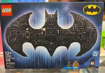 LEGO DC Batman Logo Set 76330 Display Model 678 PCS New Factory Sealed