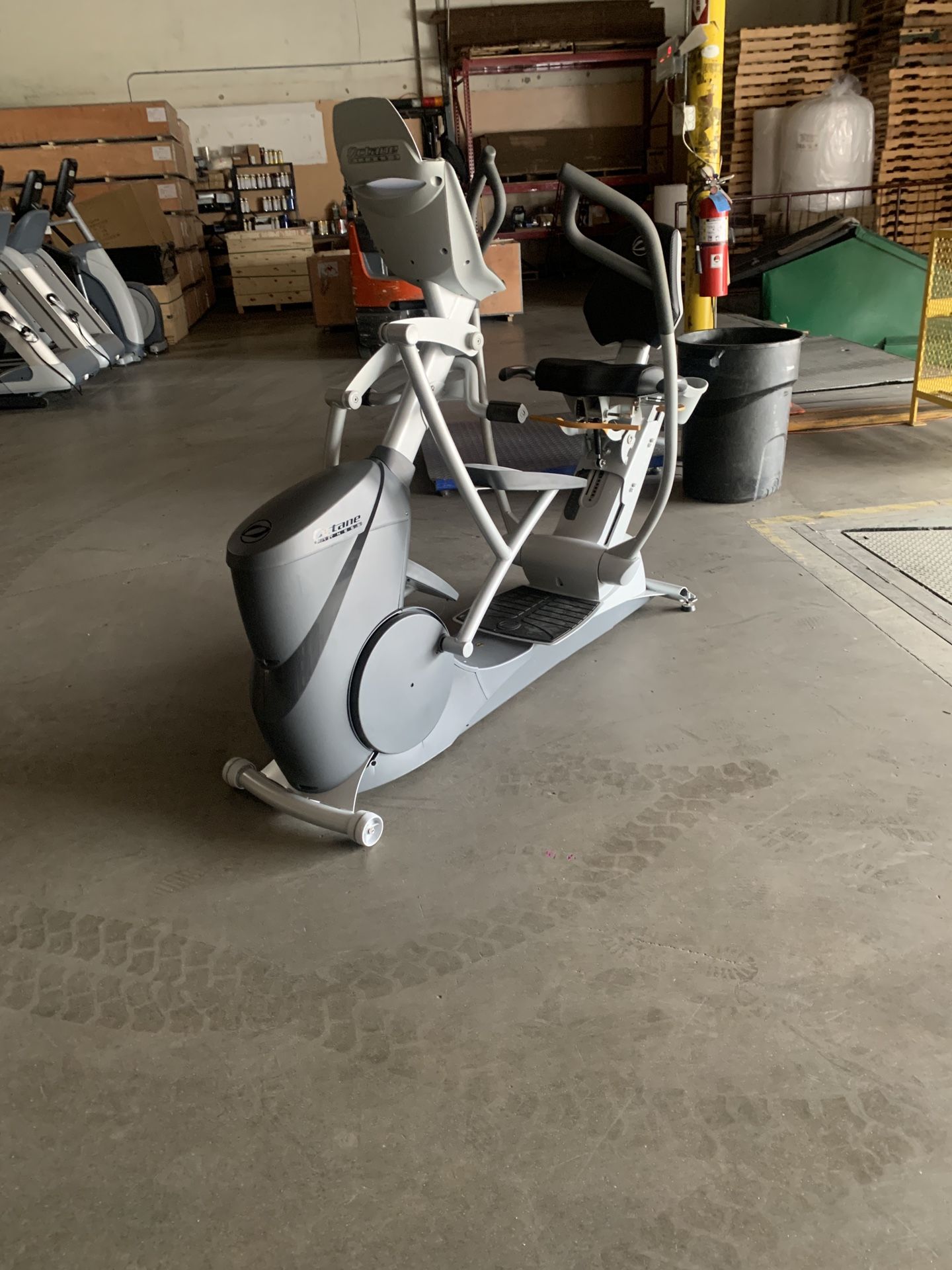 Octane xR6xi Seated Elliptical