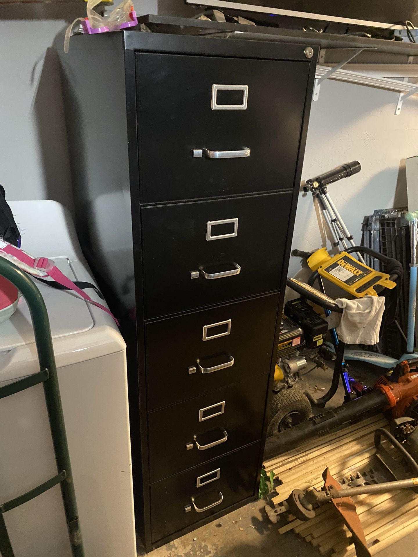 File cabinet 