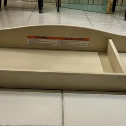 Baby caché Vienna Changing Station Antique White