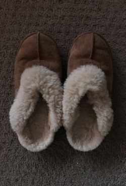 UGG slippers Women’s 7