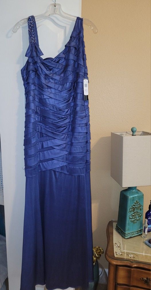 NEW Sz 16  Long Formal  Dress