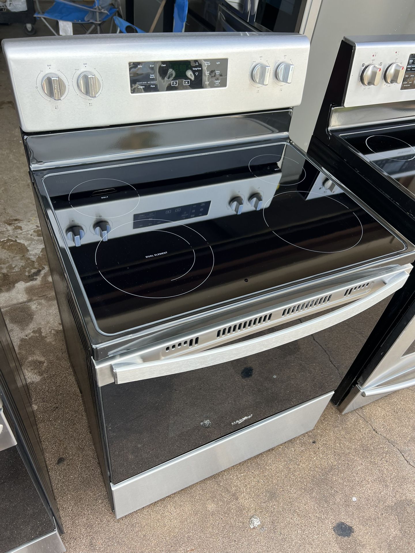 Whirlpool Electric Stainless steel Stove / range
